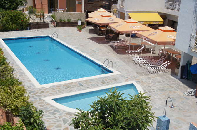 Antonis G Hotel-mei 2025