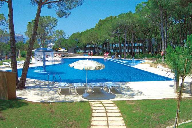 Aparthotel Ciutat De Palol-mei 2025