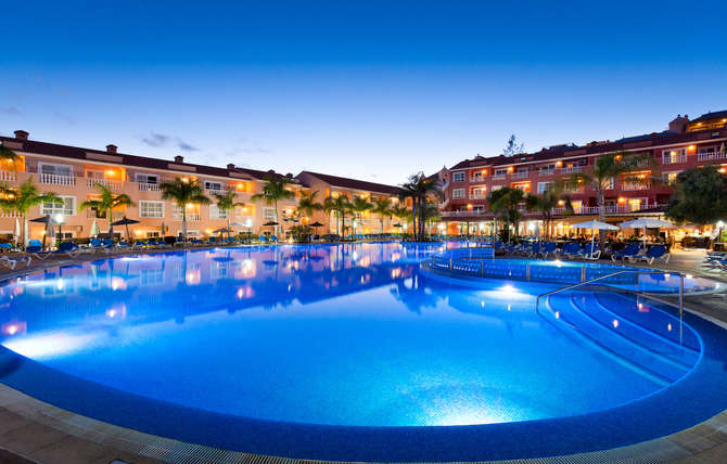 Aparthotel El Duque-mei 2025