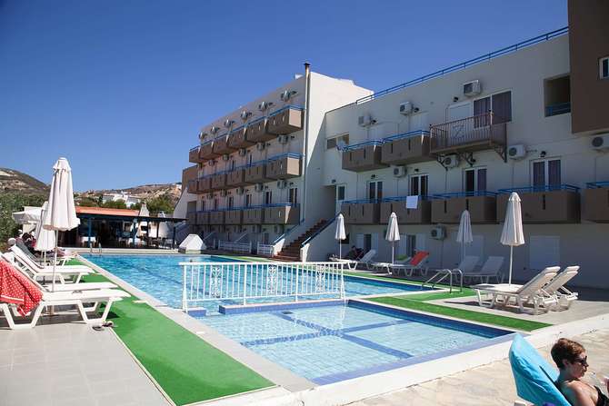 Athinoula Hotel-mei 2025