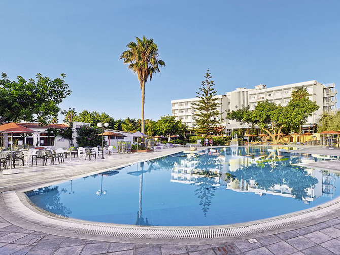 Atlantis Hotel-mei 2025