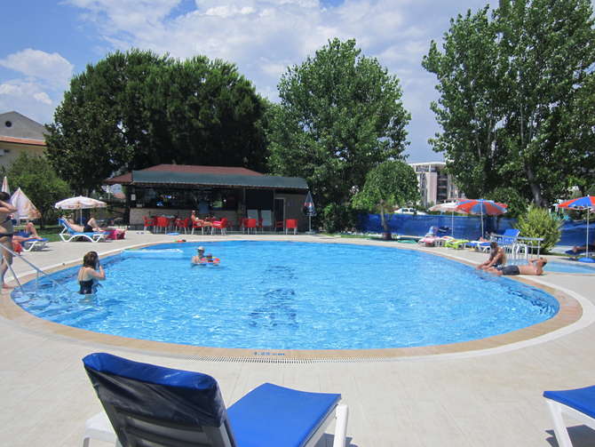 Aymes Hotel-mei 2025