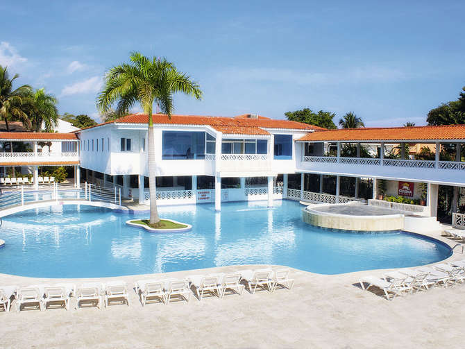 Beach House Playa Dorada Hotel-april 2024
