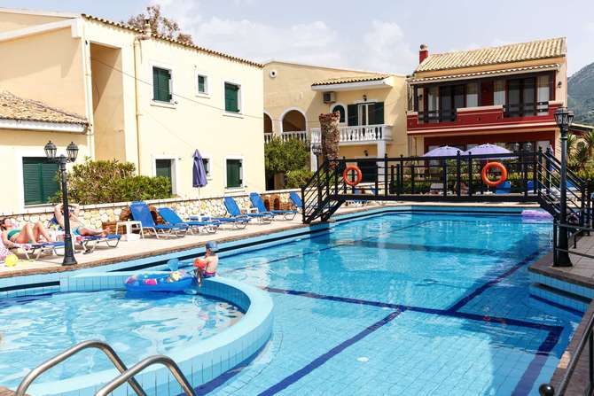 Beachfront Salvanos Appartementen-mei 2025