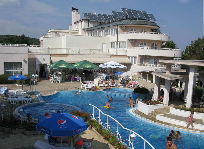 Bellevue Golden Sands-mei 2025