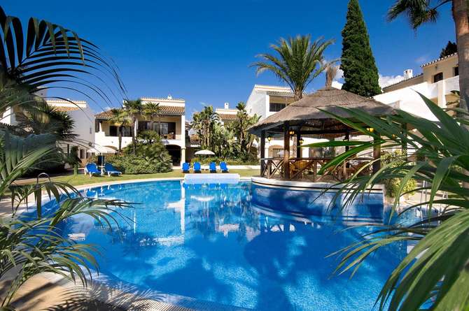Bluebay Banus-mei 2025