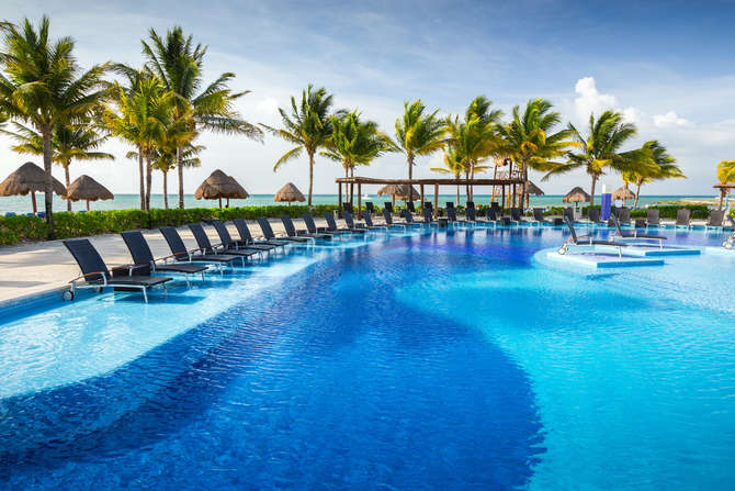 Bluebay Grand Esmeralda-mei 2025