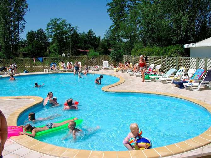 Camping Le Soleil De Crecy-mei 2025