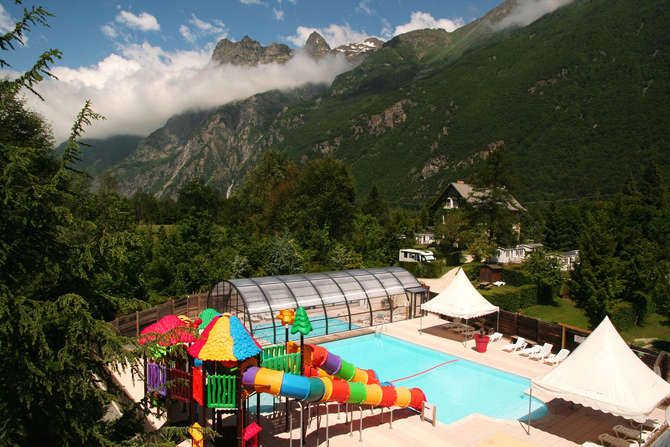 Camping Les Castels Chateau De Rochetaillee-mei 2025