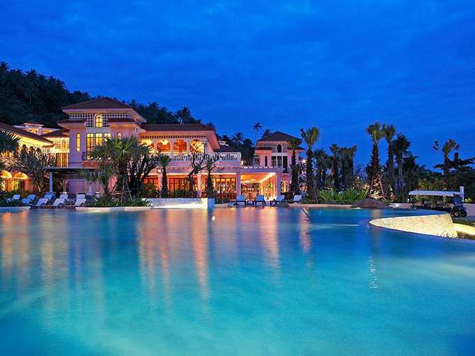Centara Grand Beach Resort Phuket-maart 2024