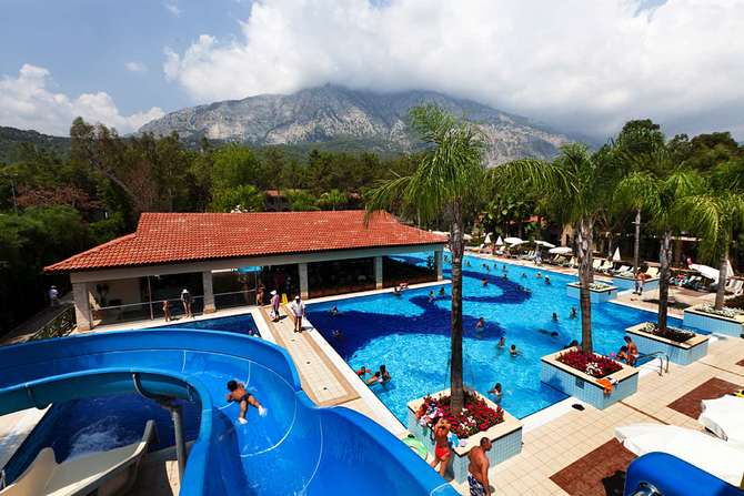 Champion Holiday Village-mei 2025