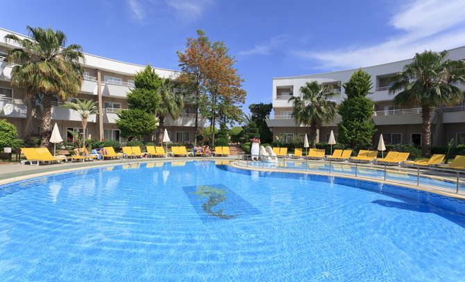 Club Mermaid Village-mei 2025