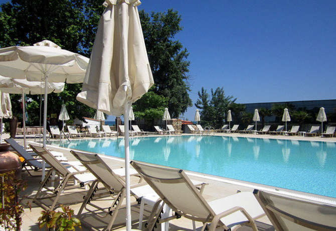 Cronwell Platamon Resort-mei 2025