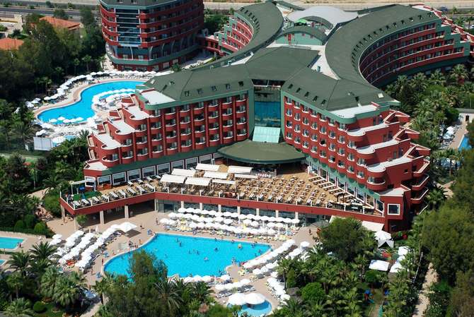 Delphin Deluxe Hotel-april 2025