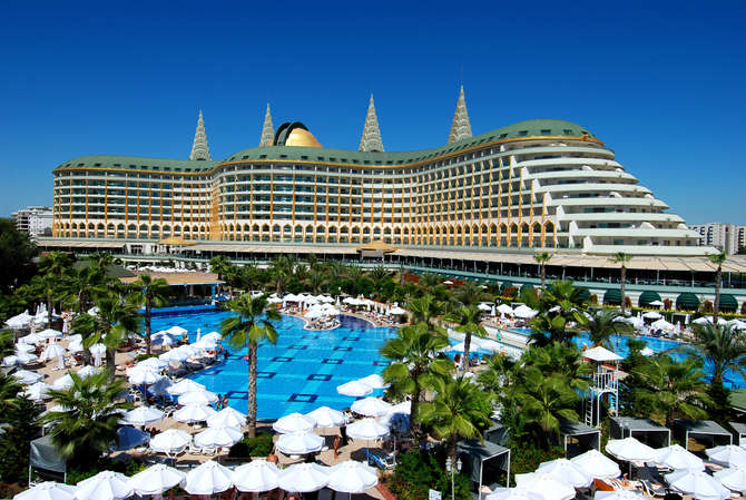 Delphin Imperial Lara-mei 2025