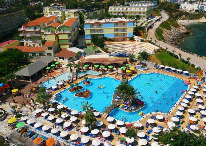 Eri Beach Village Hotel-maart 2024