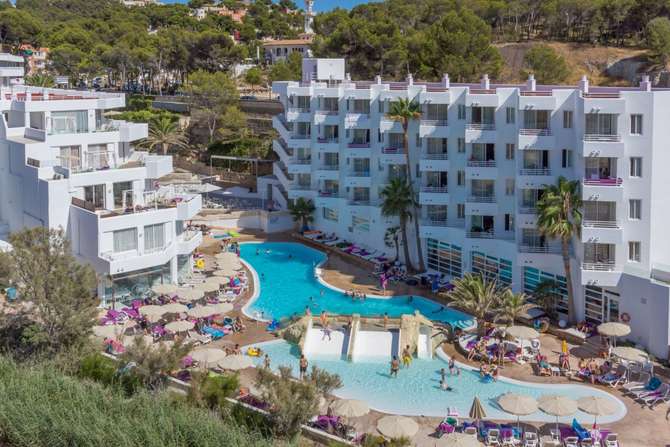 Fergus Style Cala Blanca Suites-mei 2025