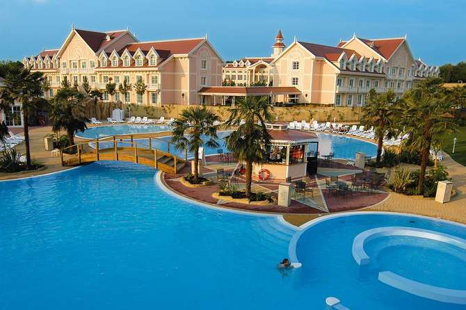 Gardaland Resort Adventure Hotel-april 2024