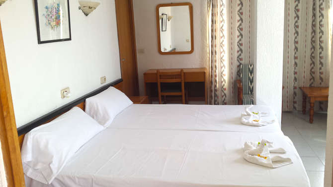 Hostal Port Corona-mei 2025