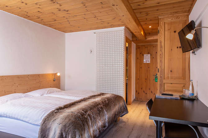 Hotel Alpina-mei 2025