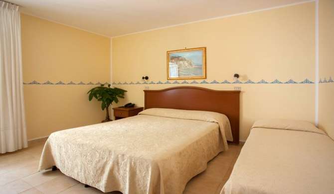 Hotel Amalfi-mei 2025