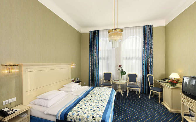 Hotel De France-april 2024