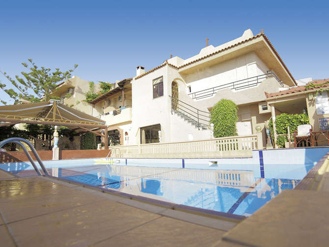 Hotel Erato-mei 2025