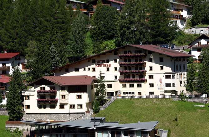 Hotel Kertess-mei 2025