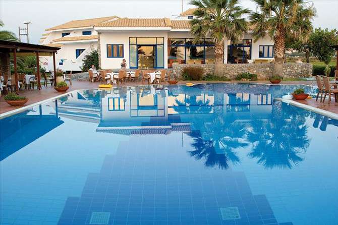 Hotel Oasis-mei 2025