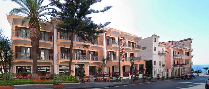 Hotel Santa Lucia-april 2024