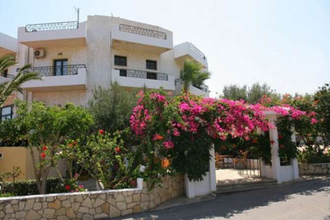 Hotel Theodora-mei 2025