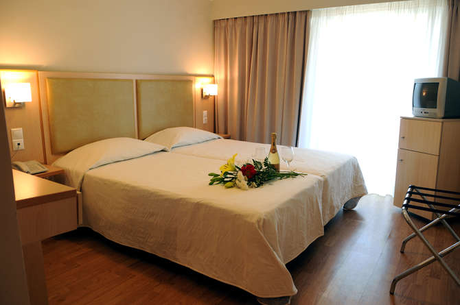 Hotel Triton-mei 2025