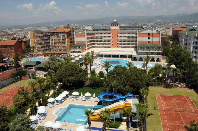 Insula Resort Spa-mei 2025