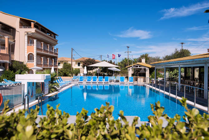 Kavos Plaza-mei 2025
