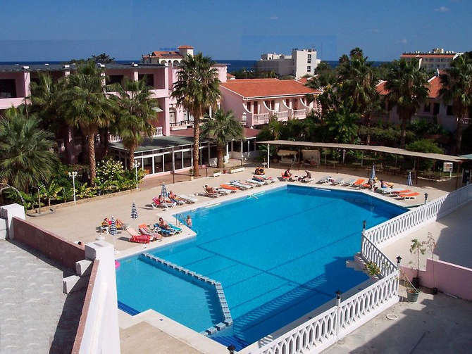La Hotel Resort-april 2024