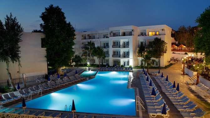 Larissa Beach Club-mei 2025