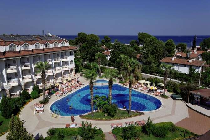 Larissa Sultans Beach-mei 2025