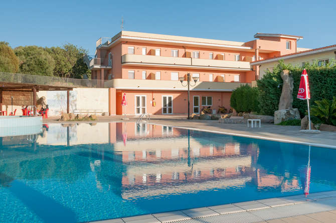 Lu Hotel Porto Pino-mei 2025
