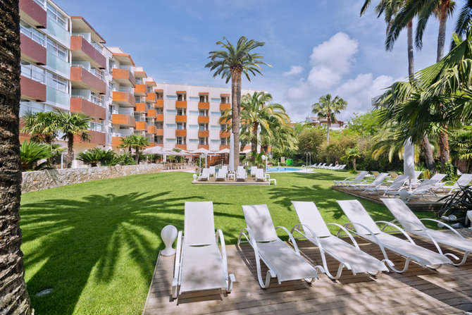 Monica Hotel-mei 2025