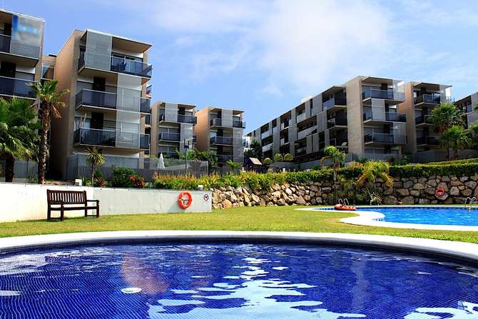 Paradise Village-mei 2025