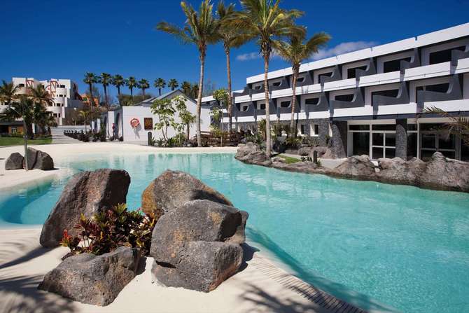 R2 Romantic Fantasia Dreams Suites Hotel-mei 2025