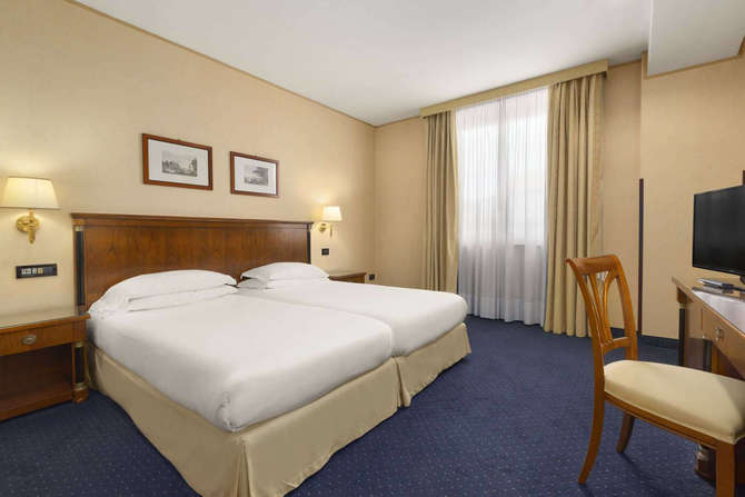 Ramada Naples-juni 2025