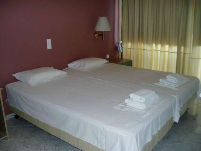 Riviera Hotel-mei 2025
