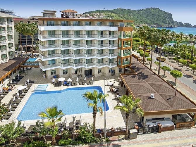 Riviera Hotel Spa-april 2024