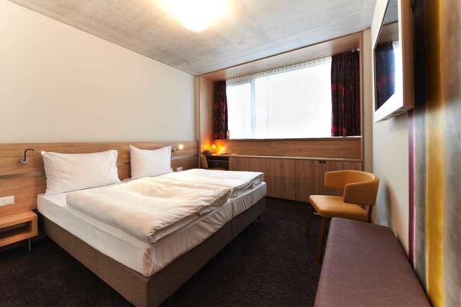 Simms Hotel-mei 2025
