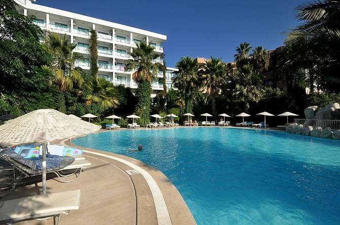Tropikal Hotel-mei 2025