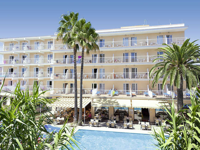 Universal Hotel Bikini-mei 2025