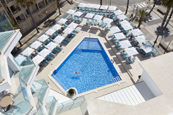 Universal Hotel Perla-mei 2025