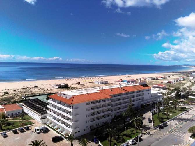 Yellow Praia Monte Gordo Hotel-april 2024